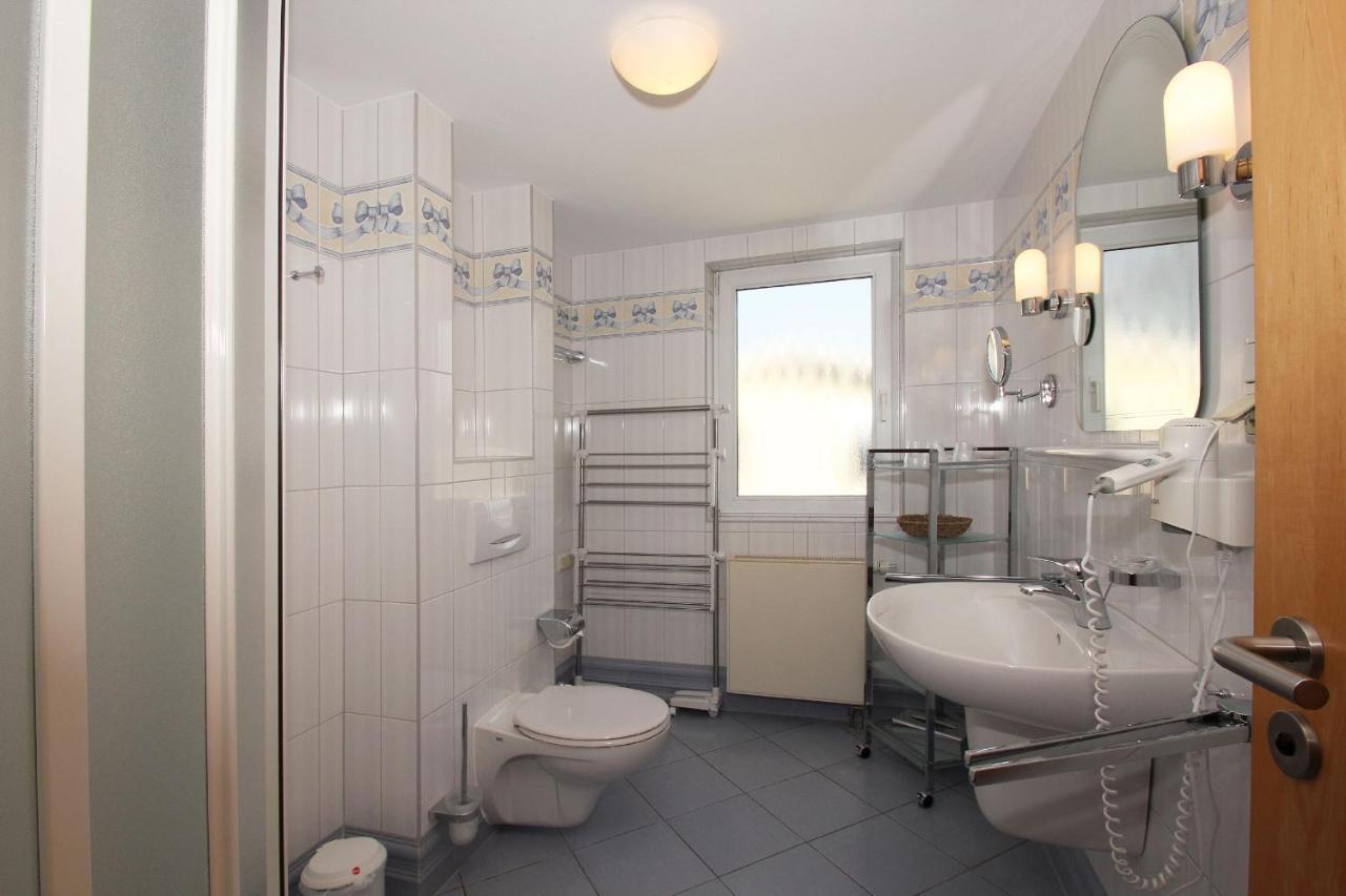 Mit Meerblick Und Balkon, Gratis Nutzung Vom Ahoi Erlebnisbad Und Sauna In Sellin - Meeresblick Fewo 27 Гёрен Экстерьер фото